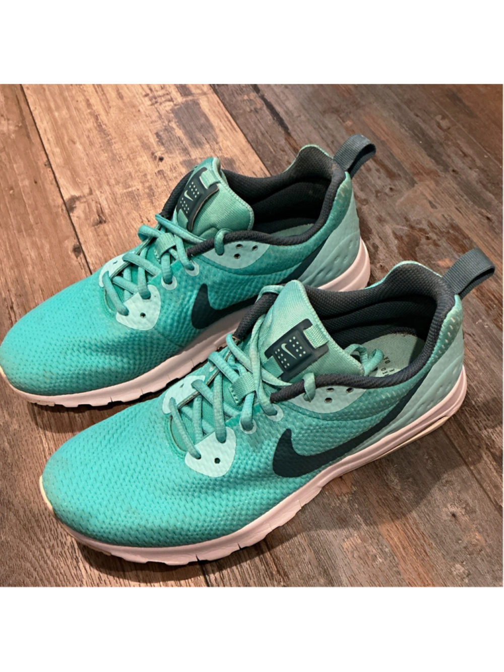 Nike Air Max Motion LW Aurora Green Low Top Mesh Lace-Up Sneakers 833662-300